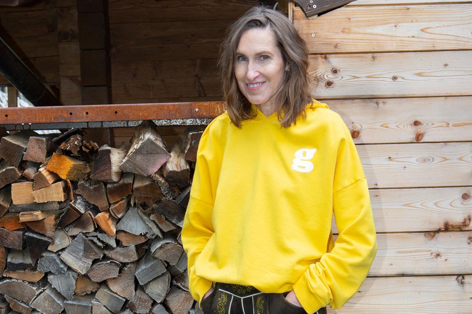 Modetrends auf dem Oktoberfest: Annette Weber (glam-o-meter.com) in ihrer selbst entworfenen Lederhose für das Trachtenmoden-Label "Angermaier". Annette Weber (glam-o-meter.com) in ihrer selbst entworfenen Lederhose für das Trachtenmoden-Label "Angermaier".