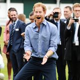 Prinz Harry legt ein kleines Freudentänzchen hin.