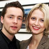 Eva Padberg und Niklas Worgt  Freudige Babynews: Model Eva Padberg verkündet auf Instagram ihre Schwangerschaft. Doch wer ist eigentlich der Mann an ihrer Seite? Mit Musiker Niklas Worgt alias "Dapayk" ist Eva Padberg nun schon über 20 Jahre ein Paar. Geheiratet haben sie am 29. Juli 2006. 