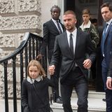 Und selbstverständlich ist auch ihre ganze Familie, hier Harper, David und Romeo, zur Show gekommen.
