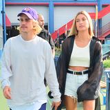 6. September 2018  Eine New Yorker Fashionweek ohne Justin Bieber und Hailey Baldwin? Auf keinen Fall! Das Pärchen stiefelt selbstbewusst zur John Elliot Fashionshow. 