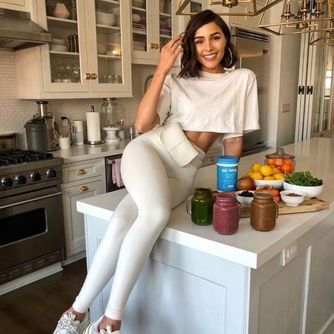Olivia Culpo in ihrer Küche.