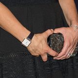 Seit Anfang September trägt Victoria eine Uhr vom Hersteller Carl Edmond. Diese ist quadratisch, hat einen leichten Goldrahmen und kostet gerade einmal 200 Euro.