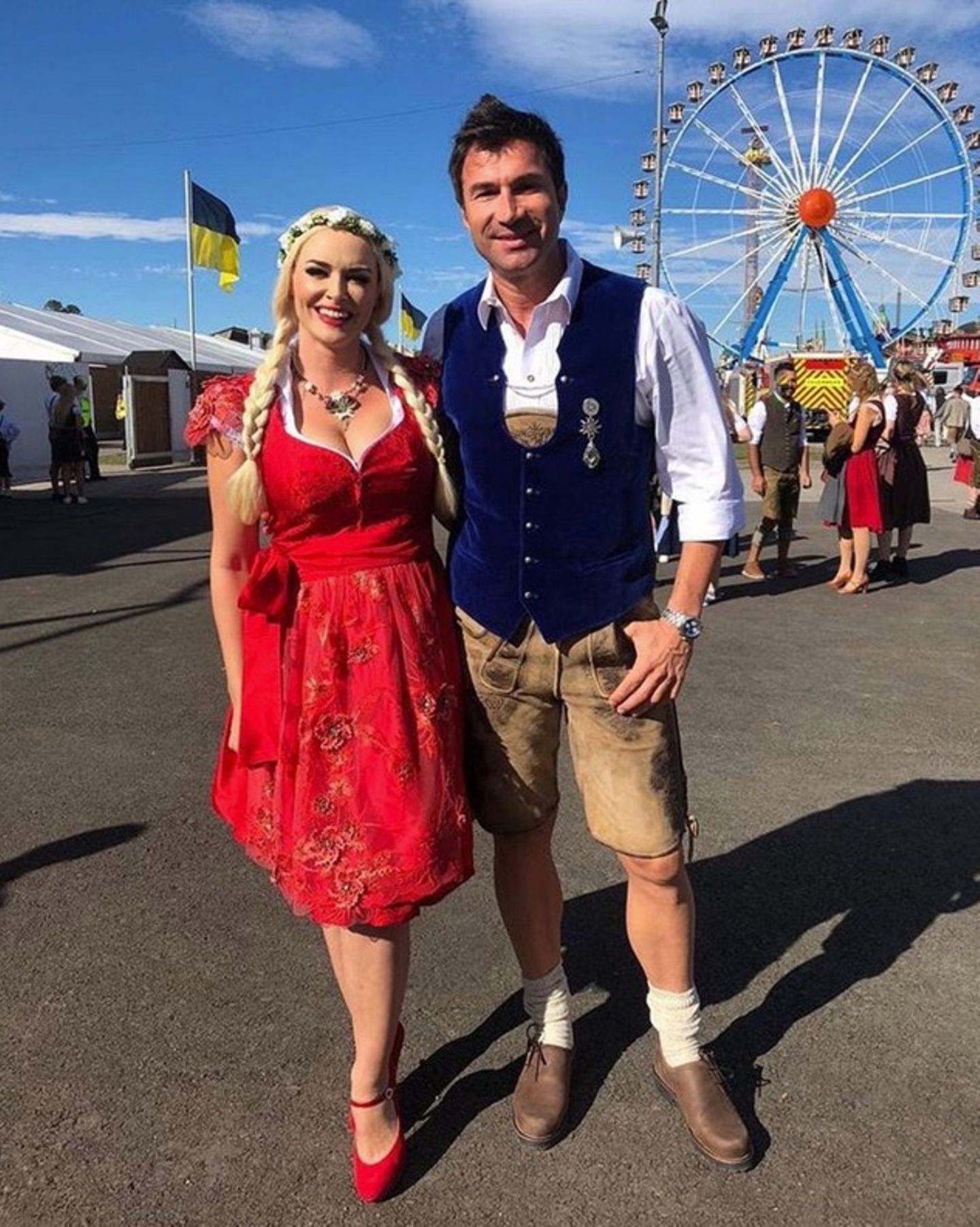 Ohne Tochter Sophia geht es für Daniela Katzenberger und Lucas Cordales zum beliebtesten Volksfest nach München. 