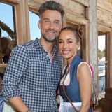 Ihren ersten Besuch auf der Wiesn in 2018 gehen Wayne und Annemarie Carpendale im Partnerlook an. Beide entscheiden sich für einen Blauton.