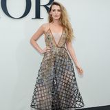 Blake Lively gehört zu den Stargästen bei der Show von Dior. Auch sie passt sich dem Ballerina-Thema an und trägt einen ausgestellten Rock. 