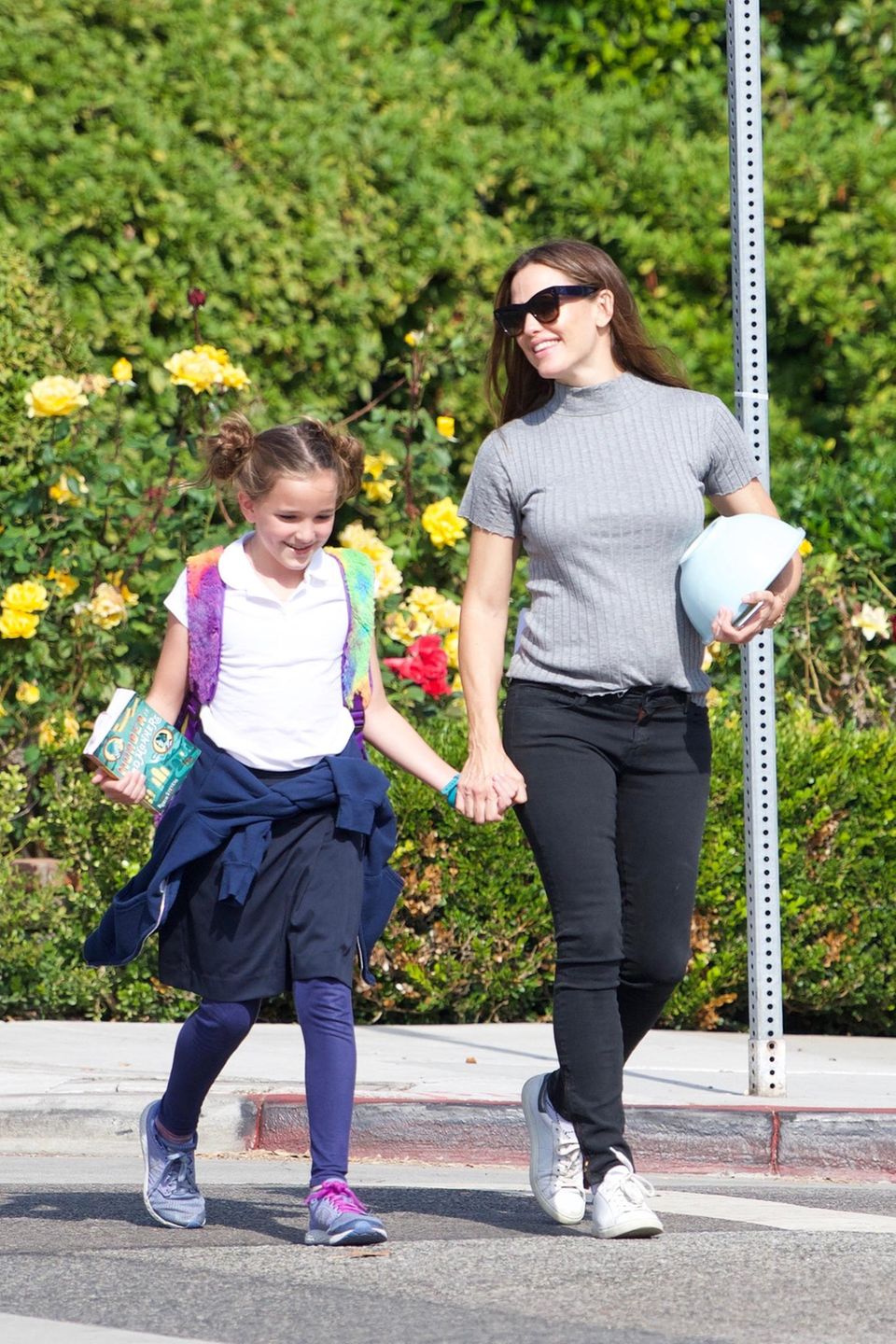27. September 2018 Gut gelaunt holt Schauspielerin Jennifer Garner ihre Tochter Seraphina von der Schule ab. Beim Spaziergang gibt es scheinbar viel zu erzählen. 27. September 2018 Gut gelaunt holt Schauspielerin Jennifer Garner ihre Tochter Seraphina von der Schule ab. Beim Spaziergang gibt es scheinbar viel zu erzählen.