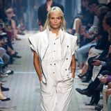 Auch Natasha Poly hilft Isabel Marant die Mode der Achtziger Jahre wiederzubeleben.