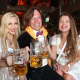 Der "König von Mallorca" Jürgen Drews ist mit seiner Frau Ramona und Tochter Joelina zum größten Volksfest der Welt angereist. 