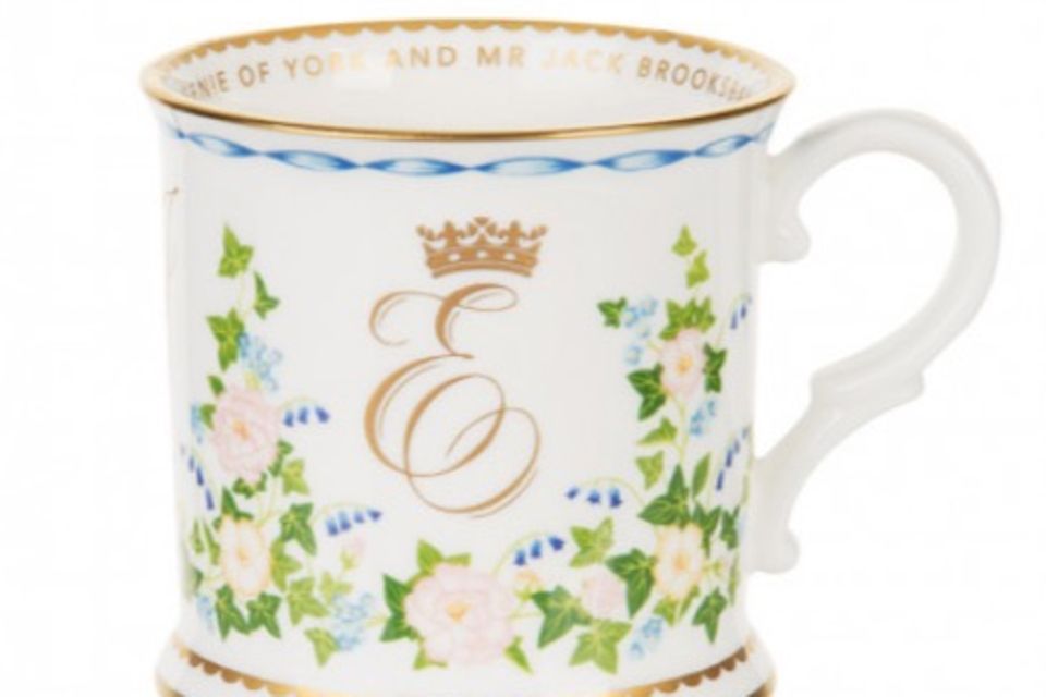 Prinzessin Eugenie + Jack Brooksbank: Die Hochzeits-Tasse von Prinzessin Eugenie und Jack Brooksbank kostet umgerechnet 44 Euro Die Hochzeits-Tasse von Prinzessin Eugenie und Jack Brooksbank kostet umgerechnet 44 Euro