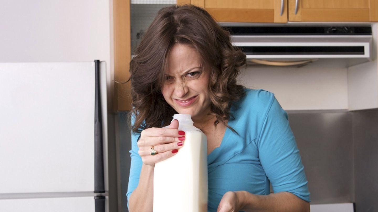 Verschwendung Deshalb Sollten Sie Nie Wieder Verdorbene Milch Wegschutten Gala De