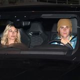 4. Oktober 2018   In einem coolen SUV kutschiert Justin Bieber seine Freundin Hailey Baldwin durch die Nacht. Doch was ist da bitte mit der Windschutzscheibe passiert? Genau vor Justins Gesicht ist ein großer Sprung im Glas zu sehen.