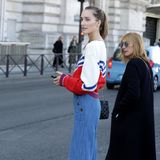 29. September 2018   Ihre langen Beine scheinen nicht von dieser Welt zu sein: Model Josephine Le Tutour kurz vor dem Überqueren ein Pariser Straße.