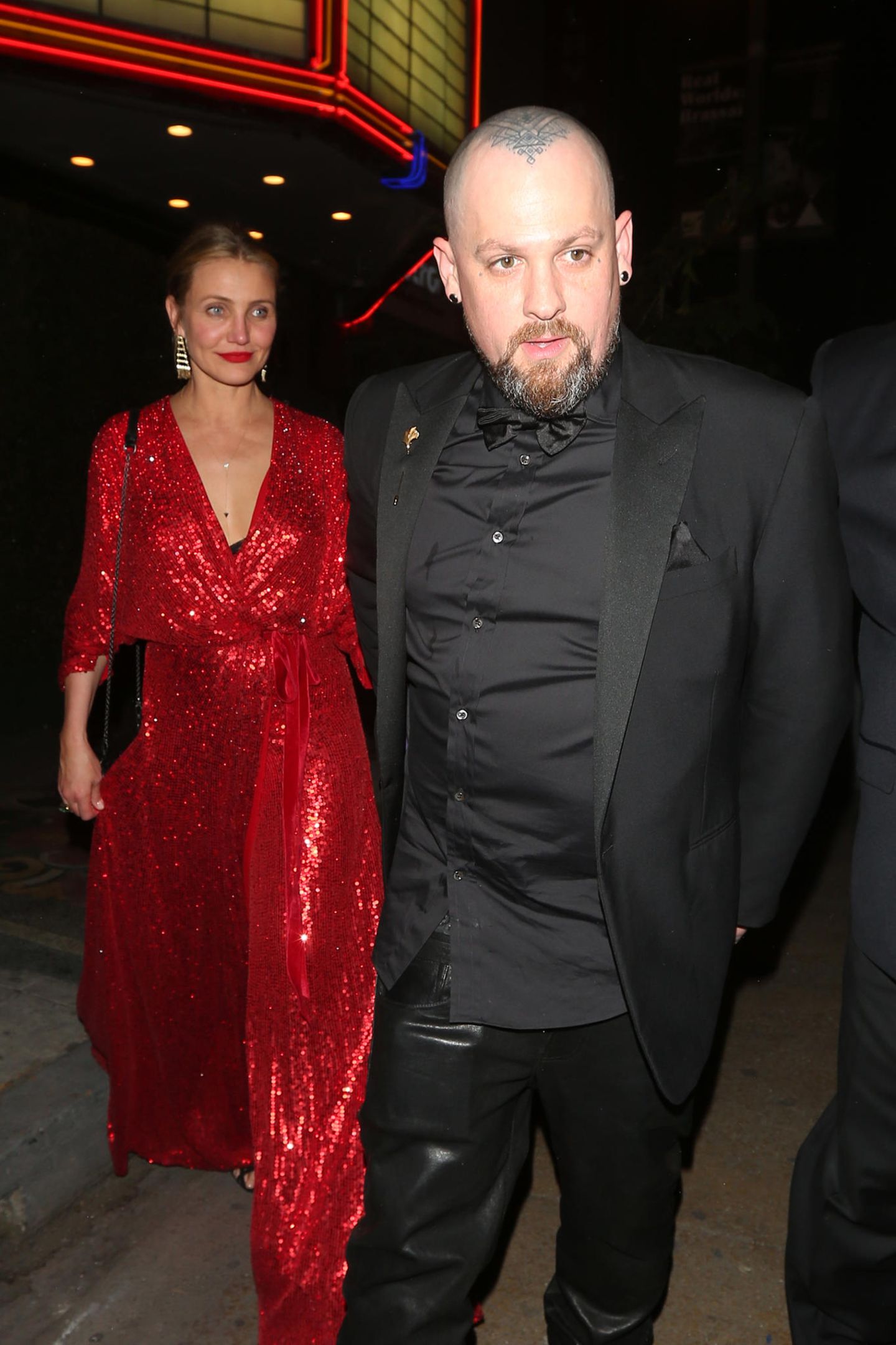 15. April 2018   Cameron Diaz begeistert im roten Dress, während sie und Benji Madden beim Verlassen einer Party, ausgetragen von Schauspielerin Gwyneth Paltrow, gesichtet werden.