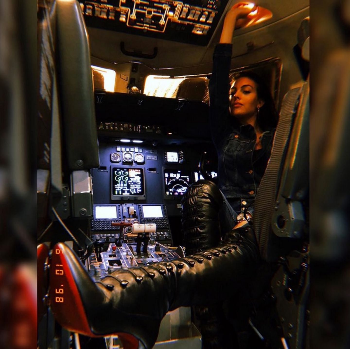 7. Oktober 2018  In einer sexy Pose zeigt sich Cristiano Ronaldos Verlobte Georgina Rodriguez aus dem Cockpit eines Flugzeugs.