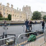 Die Presse positioniert sich schon Stunden vorher vor Windsor Castle.