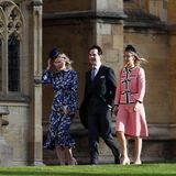 Es ist windig in Windsor, die weiblichen Hochzeitsgäste müssen gut auf ihre Hüte und Fascinator aufpassen.