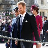 Bei Meghan, Harry unn Catherine jubelt die Menge vor der Kapelle von Schloss Windsor besonders laut.