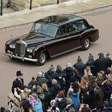 Standesgemäß werden die royalen Familienmitglieder zur St. George's Chapel kutschiert.