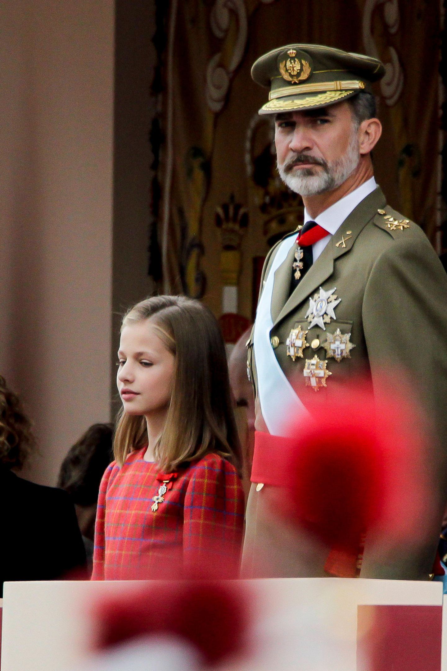 12. Oktober 2018   Die schauen aber ernst: König Felipe und Tochter Prinzessin Leonor bei der Militärparade anlässlich der Feierlichkeiten zum spanischen Nationalfeiertag auf dem Plaza de Lima ​in Madrid. 