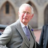 Ob das Wetter wohl hält? Prinz Charles scheint da so seine Zweifel zu haben.