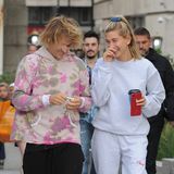 18. September 2018  Ganz verliebt turtelnd laufen Justin und Hailey durch London. 
