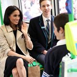 Tag 3   Prinz Harry und Herzogin Meghan besuchen eine Grundschule in Melbourne. Um diese zu erreichen nutzen sie die Straßenbahn. 