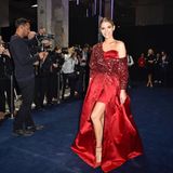 Einen Wow-Auftritt in Rot hat Moderatorin Viviane Geppert bei der "Tribute to Bambi"-Gala.