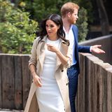 Auf diese Nachricht haben viele royale Fans gewartet! Herzogin Meghan ist schwanger, und gleich zu Beginn ihrer Überseereise in Sydney wählt die Herzogin einen figurbetonten Look in Weiß, der die kleine Wölbung zumindest erahnen lässt.