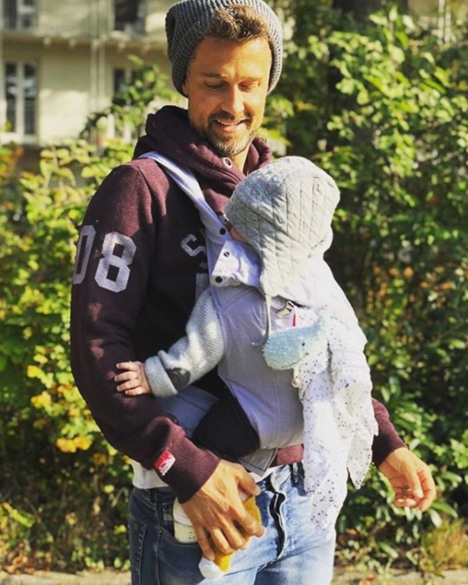 18. Oktober 2018 "Keine Ahnung, ob er Luft kriegt ... 'ne Erkältung jedenfalls nicht", postet Wayne Carpendale scherzend über seinen warm eingepackten Sohnemann. 18. Oktober 2018 "Keine Ahnung, ob er Luft kriegt ... 'ne Erkältung jedenfalls nicht", postet Wayne Carpendale scherzend über seinen warm eingepackten Sohnemann.