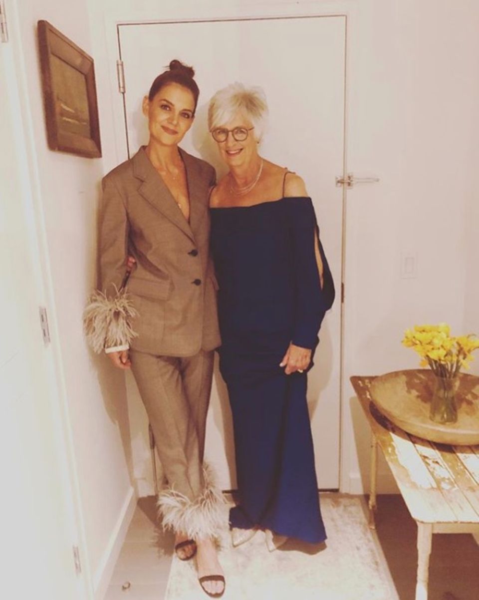 Mädelsabend bei Katie Holmes: Die Schauspielerin und ihre Mutter Kathleen A. Stothers-Holmes sehen fabelhaft aus. Mädelsabend bei Katie Holmes: Die Schauspielerin und ihre Mutter Kathleen A. Stothers-Holmes sehen fabelhaft aus.