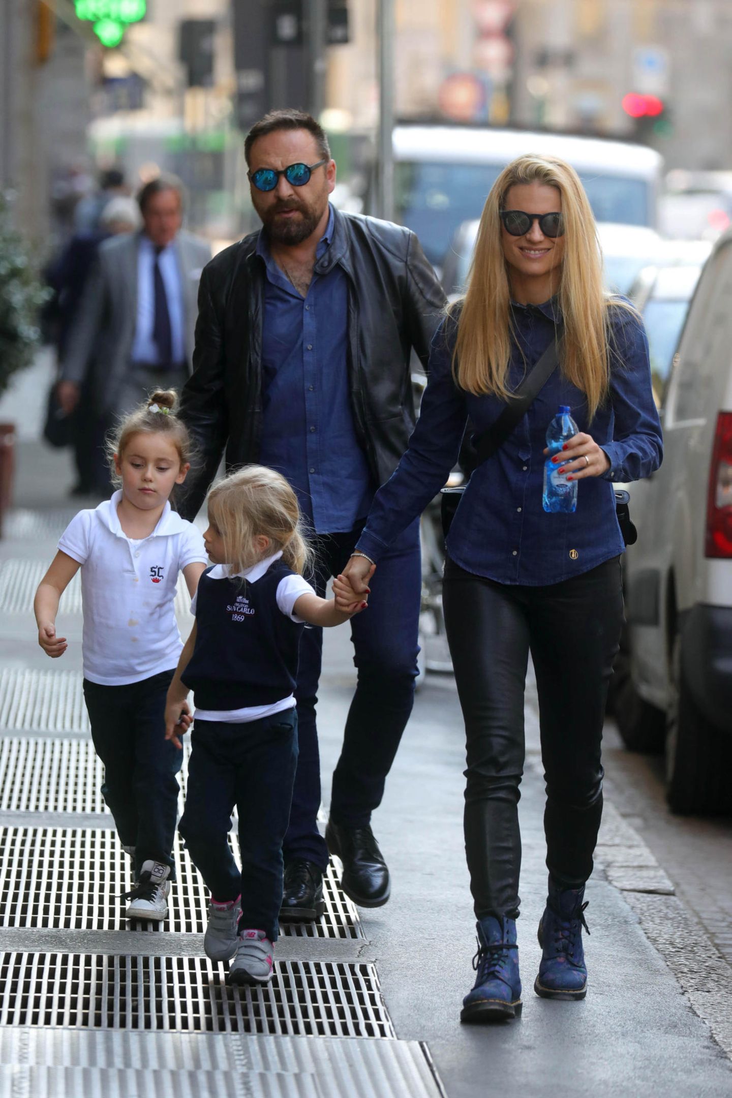 5. Oktober 2018  Michelle Hunziker bei einer kleinen Shoppingtour mit ihren beiden Töchtern Sole und Celeste in Mailand. 