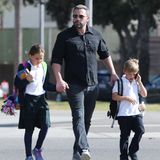 12. Oktober 2018 Ben Affleck auf mit den Kids Seraphina und Samuel auf dem Weg zum Supermarkt. 