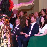 Tag 14   Im Auckland War Memorial Museum werden Herzogin Meghan und Prinz Harry Zeuge eines traditionellen Tanzes.