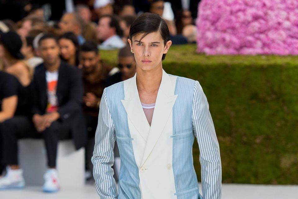 Prinz Nikolai: Prinz Nikolai lief im Juni 2018 auf der Pariser Fashionweek. Hier ist er auf dem Laufsteg der Dior Homme Fashion Show zu sehen. Prinz Nikolai lief im Juni 2018 auf der Pariser Fashionweek. Hier ist er auf dem Laufsteg der Dior Homme Fashion Show zu sehen.