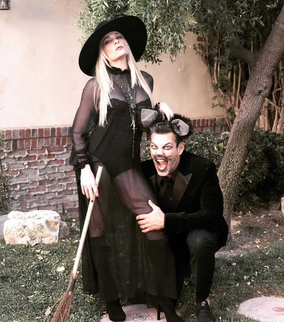 Sängerin LeAnn Rimes als heiße Hexe mit ihrem magischen Kater alias Mann Eddie Cibrian. Sängerin LeAnn Rimes als heiße Hexe mit ihrem magischen Kater alias Mann Eddie Cibrian.