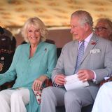 1. November 2018  Bei der Willkommenszeremonie bei ihrem Besuch in Gambia sind Herzogin Camilla und Prinz Charles bestens gelaunt. 
