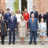 5. November 2018   Dieses Familienfoto der spanischen Königsfamilie ist eine kleine Sensation. Fast sieben Jahre ist es her, dass wir die gesamte spanische Königsfamilie auf einem Bild gesehen haben. Doch zum Geburtstag ihrer Großmutter Sofía sind nicht nur ihre Enkelinnen Leonor und Sofía gekommen, sondern auch all ihre Cousins und Cousinen. 