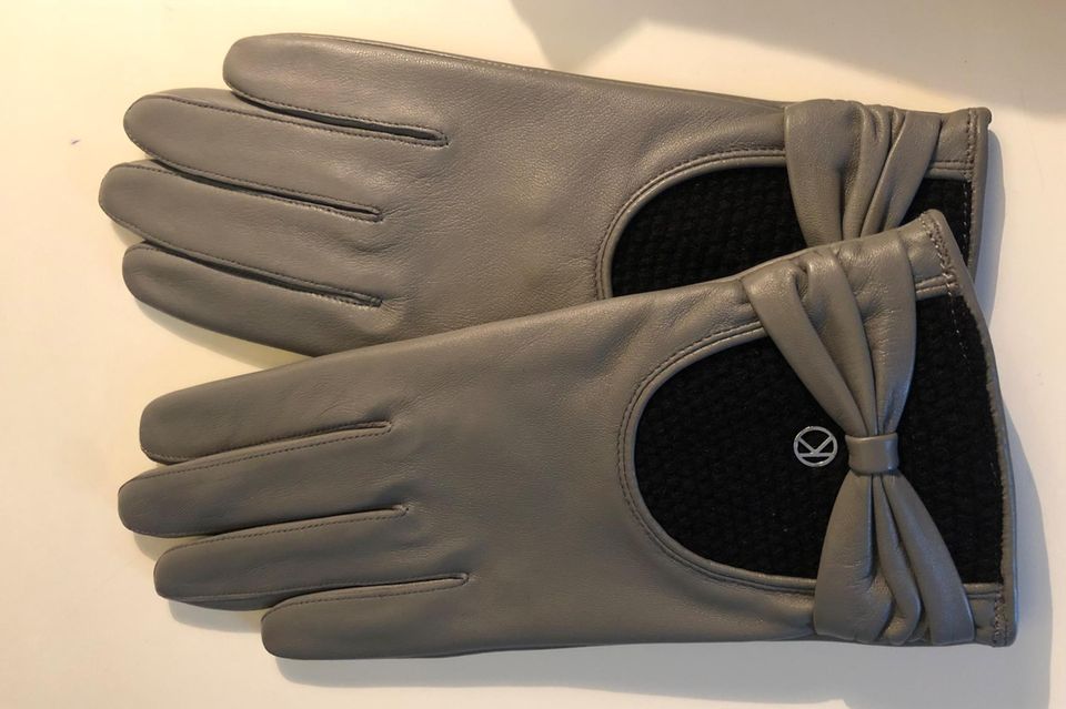 Zum Thriller "Nur ein kleiner Gefallen": Graue Handschuhe aus Leder von Otto Kessler Graue Handschuhe aus Leder von Otto Kessler