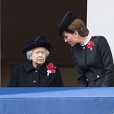 11. November 2018   Herzogin Camilla, Königin Elizabeth II und Herzogin Catherine nehmen ebenfalls an der Gedenkfeier am Kenotaph in London teil.
