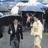 9. November 2018  Kronprinzessin Masako und Kronprinz Naruhito hingegen haben trotz Regenwetter beste Laune. 