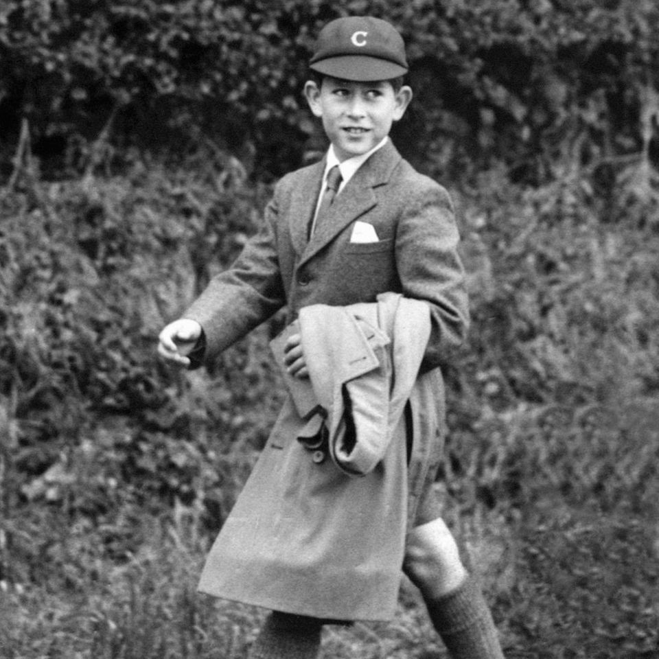 Prinz Charles auf dem Weg in die Schule