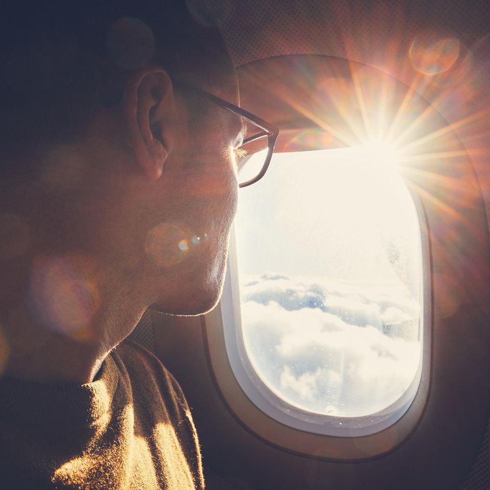Fensterplatz im Flugzeug (Symbolbild) 