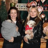 Kristin Davis mit Kate Moss und Kathrin Glock posieren mit den Tieren des Gutshofes. 