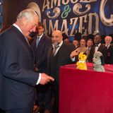 Anlässlich seines 70. Geburtstages besucht Prinz Charles eine Vorstellung der Show "We Are Most Amused and Amazed" im Londoner Palladium. Dabei trifft er auch auf die Puppen "Sooty" und "Sweep" und sammelt "nebenbei" noch Geld für seinen "Prince’s Trust".