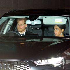 Prinz Harry und Herzogin Meghan verlassen den Kensington Palast, um zum Buckingham Palast zu fahren.