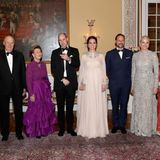 Kate und William, die selbstverständlich auch beim großen Galadinner zu Prinz Charles Geburtstag anwesend waren, kennen Mette-Marits Glamour-Kleid also schon. Ob die Kronprinzessin diese Tatsache bedacht hat? 