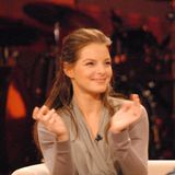 2010  Der Kajal, den Yvonne Catterfeld zu ihren "Für Dich"-Zeiten trug, ist nun etwas Mascara gewichen. Mehr scheint die Sängerin nicht zu gebrauchen.