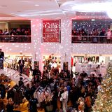 Rund 2.000 Gäste besuchten die GALA Christmas Shopping Night und shoppten im weihnachtlich geschmückten Alsterhaus. 