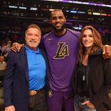 Gegen den Basketballspieler LeBron James sehen selbst Arnold Schwarzenegger (188cm) und das Topmodel Cindy Crawford (175cm) klein aus. Ganze 2,03 Meter ist der Sportler groß. 